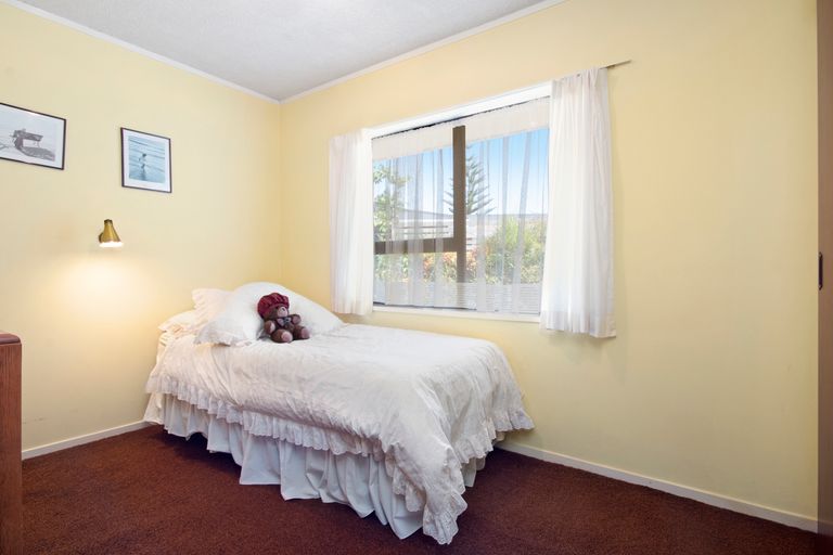 Photo of property in 3 Heron Place, Waiuku, 2123