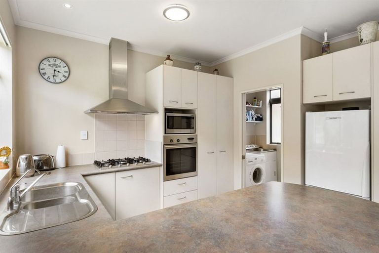 Photo of property in 24 Villanova Place, Albany, Auckland, 0632