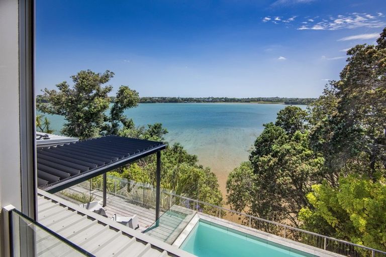 Photo of property in 10a First Avenue, Stanley Point, Auckland, 0624