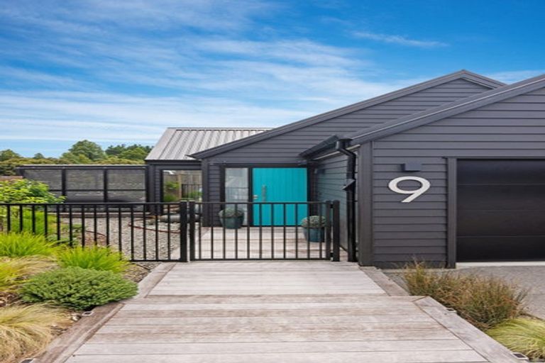 Photo of property in 9 Koiora Lane, Long Bay, Auckland, 0630