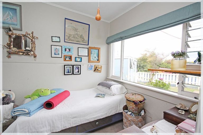 Photo of property in 17 Andresen Street, Foxton Beach, Foxton, 4815