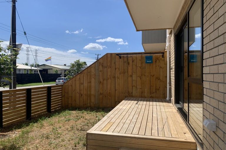 Photo of property in 1/103 Flanshaw Road, Te Atatu South, Auckland, 0610