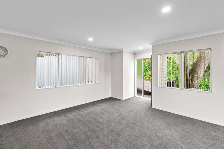 Photo of property in 58h Sunnyside Road, Sunnyvale, Auckland, 0612