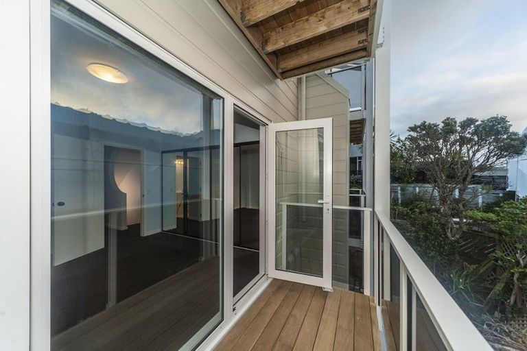 Photo of property in 10 Lawson Place, Mount Victoria, Wellington, 6011