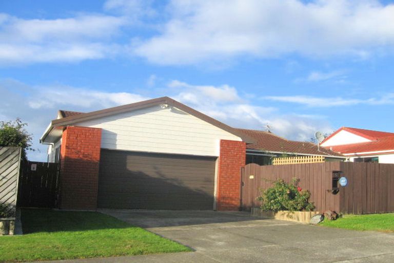 Photo of property in 5 Ordley Grove, Tawa, Wellington, 5028