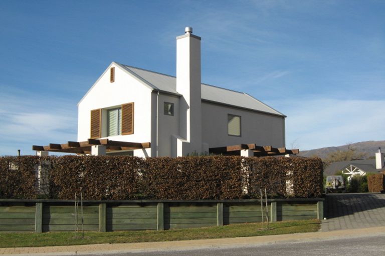 Photo of property in 5 Meadowbrook Place, Wanaka, 9305