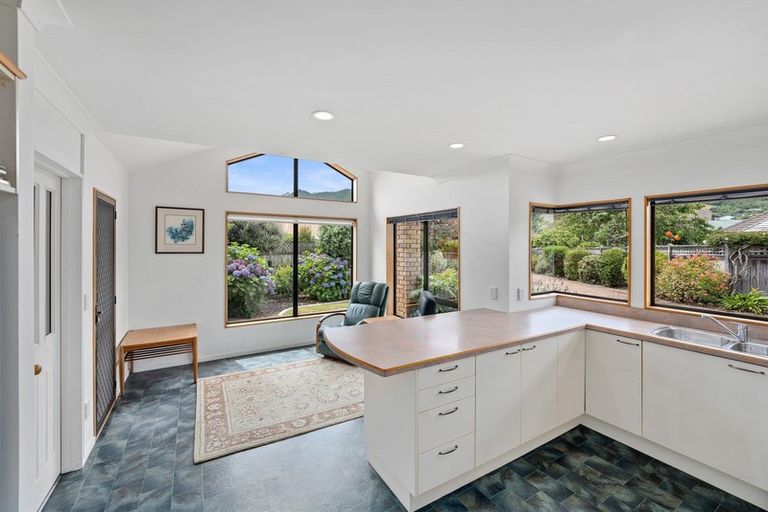 Photo of property in 30 Cranbrook Grove, Waikanae, 5036