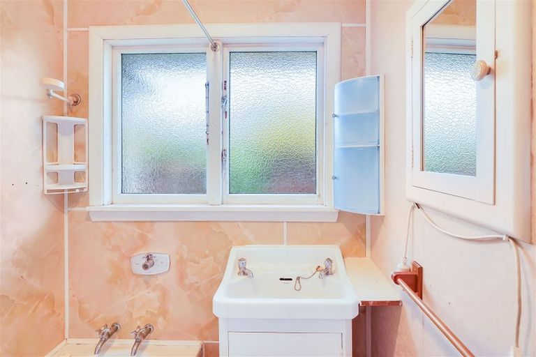 Photo of property in 1/3 Trist Place, Edgeware, Christchurch, 8013