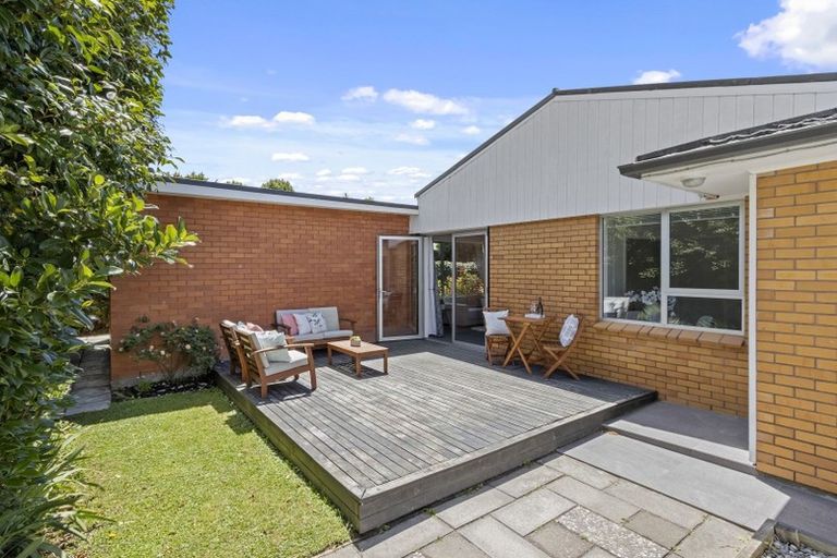 Photo of property in 1e Thorrington Lane, Cashmere, Christchurch, 8022