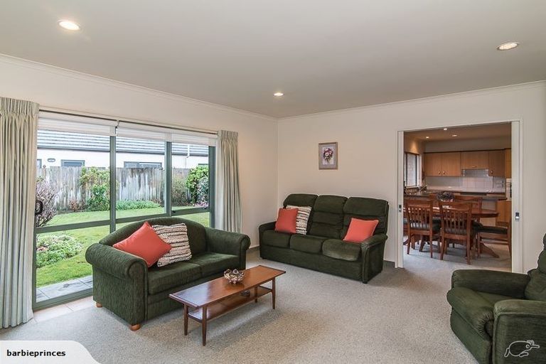 Photo of property in 135 Guildford Drive, Paraparaumu Beach, Paraparaumu, 5032
