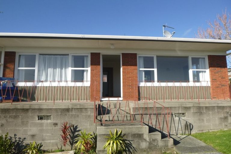 Photo of property in 39 Manhattan Heights, Glendene, Auckland, 0602