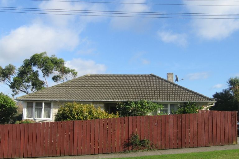 Photo of property in 37 Cornwall Crescent, Cannons Creek, Porirua, 5024