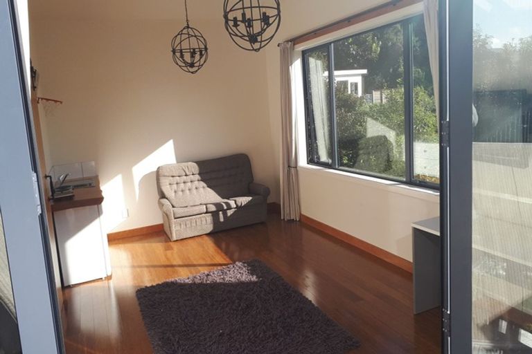 Photo of property in 82 Paremata Road, Paremata, Porirua, 5024