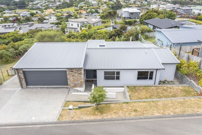 Photo of property in 50 Endeavour Drive, Whitby, Porirua, 5024