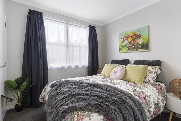 Photo of property in 1/1 Cooper Place, Papakura, 2110