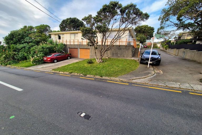 Photo of property in 2/97 Cockayne Road, Khandallah, Wellington, 6035