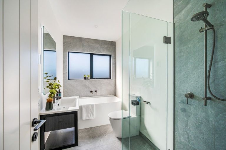 Photo of property in 6 Simpson Crescent, Wanaka, 9305