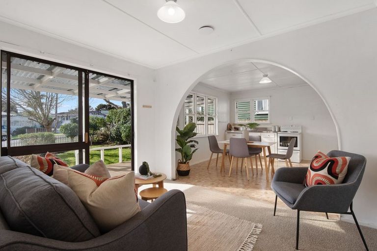 Photo of property in 1/28 Neal Avenue, Glenfield, Auckland, 0629