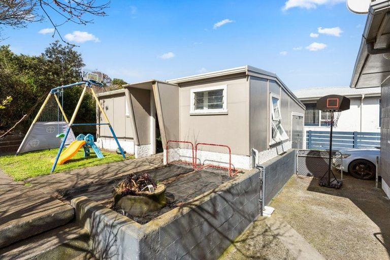 Photo of property in 128 Cornfoot Street, Castlecliff, Whanganui, 4501
