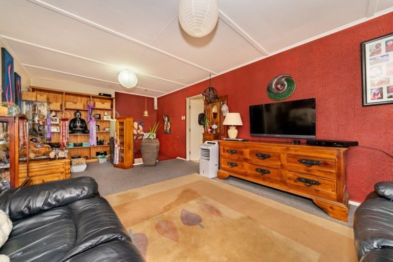 Photo of property in 2/27 Gemstone Drive, Birchville, Upper Hutt, 5018