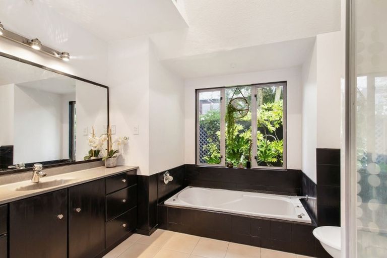 Photo of property in 25 Kedleston Drive, Avonhead, Christchurch, 8042