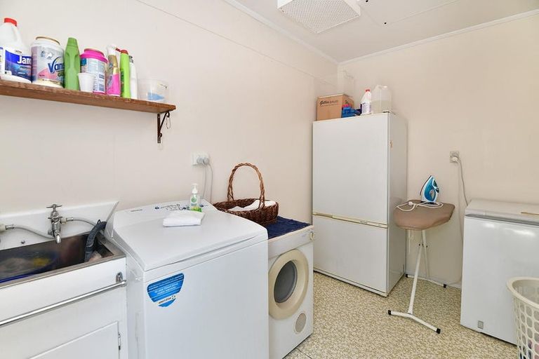 Photo of property in 1/165 Deep Creek Road, Torbay, Auckland, 0630