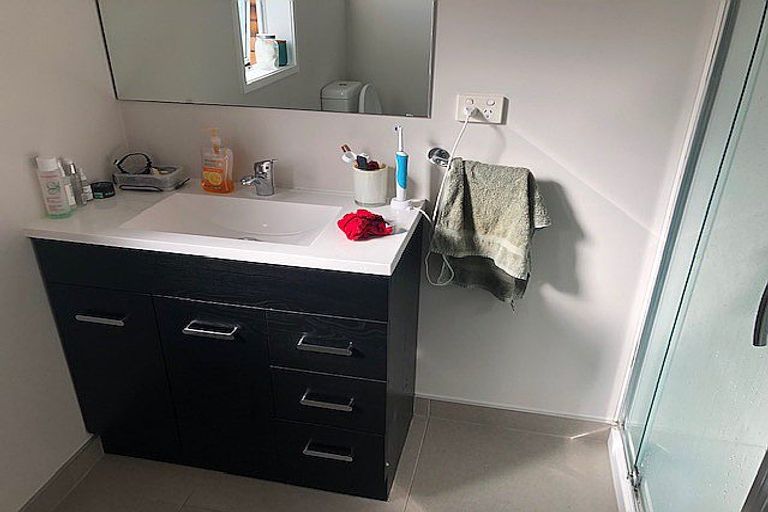 Photo of property in 2/2 Halberg Street, Glenfield, Auckland, 0629