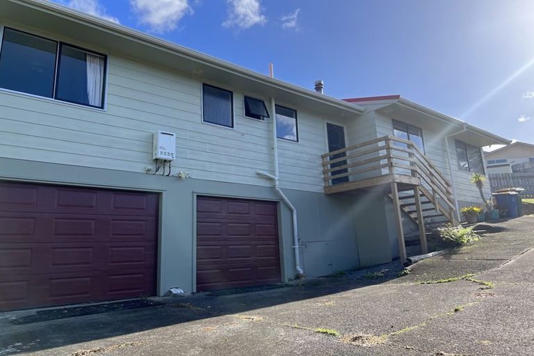 Photo of property in 121a Seabrook Avenue, New Lynn, Auckland, 0600
