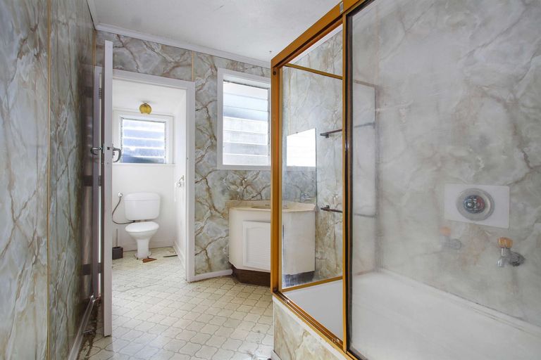 Photo of property in 29 Sylvan Crescent, Te Atatu South, Auckland, 0610