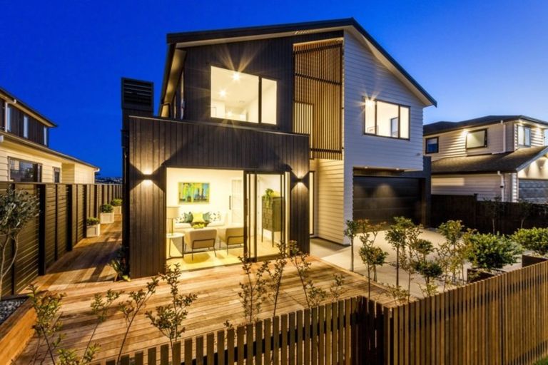 Photo of property in 19 Tawatawa Street, Long Bay, Auckland, 0630