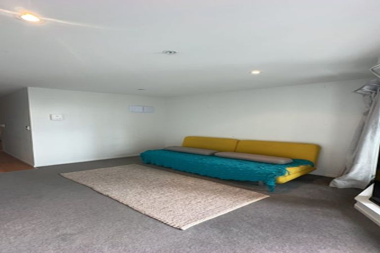 Photo of property in 60 Rauemi Way, Te Atatu South, Auckland, 0610
