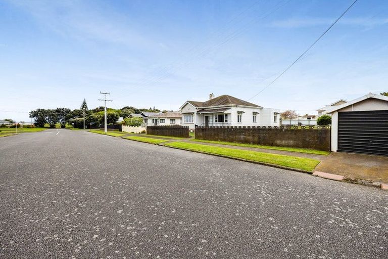 Photo of property in 6 Lincoln Street, Patea, 4520