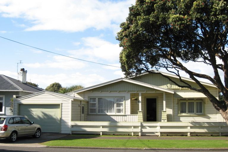 Photo of property in 39 Richmond Street, Fitzroy, New Plymouth, 4312