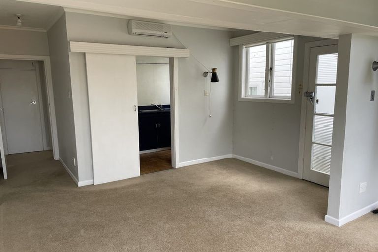 Photo of property in 10a Oriental Terrace, Mount Victoria, Wellington, 6011