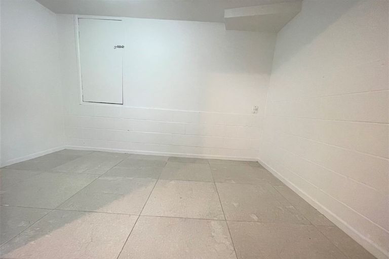 Photo of property in 1/70 Chartwell Avenue, Glenfield, Auckland, 0629