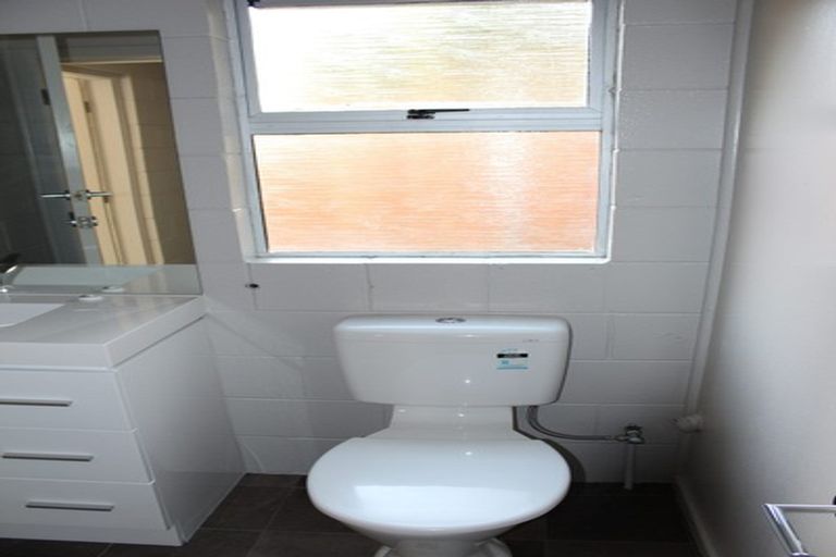 Photo of property in 2/17 May Street, Hamilton East, Hamilton, 3216