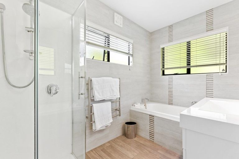 Photo of property in 2/19 Valley Road, Browns Bay, Auckland, 0630