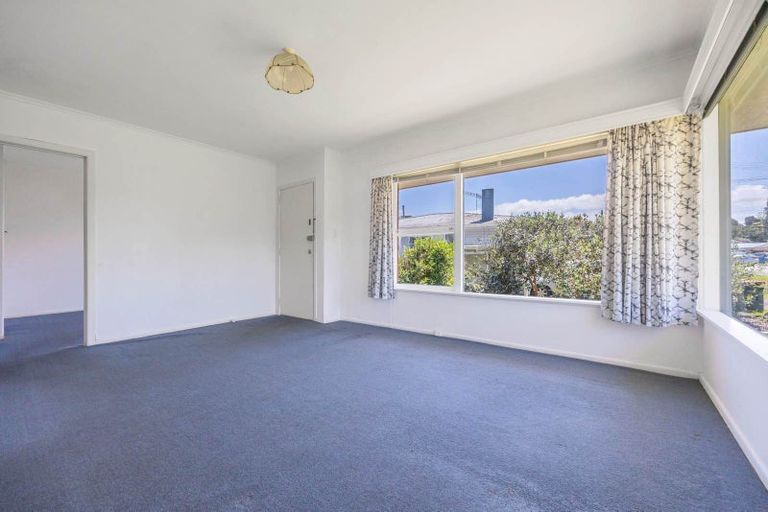 Photo of property in 1/6 Hillcrest Avenue, Hillcrest, Auckland, 0627