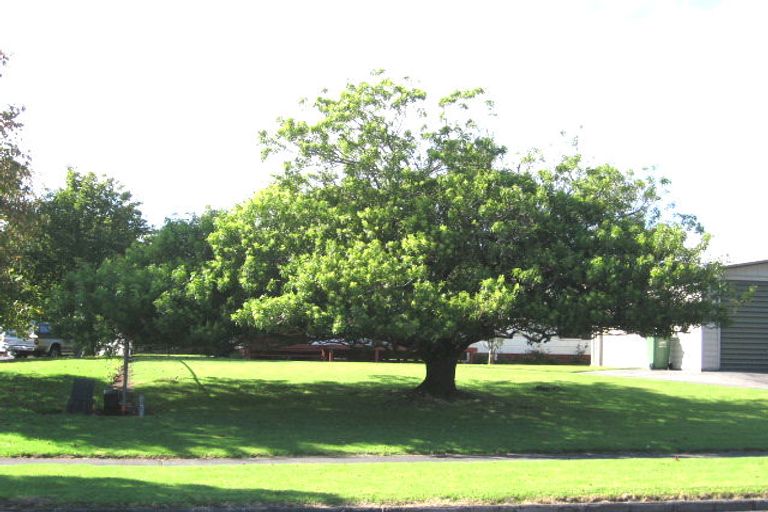 Photo of property in 116 Beach Road, Te Atatu Peninsula, Auckland, 0610