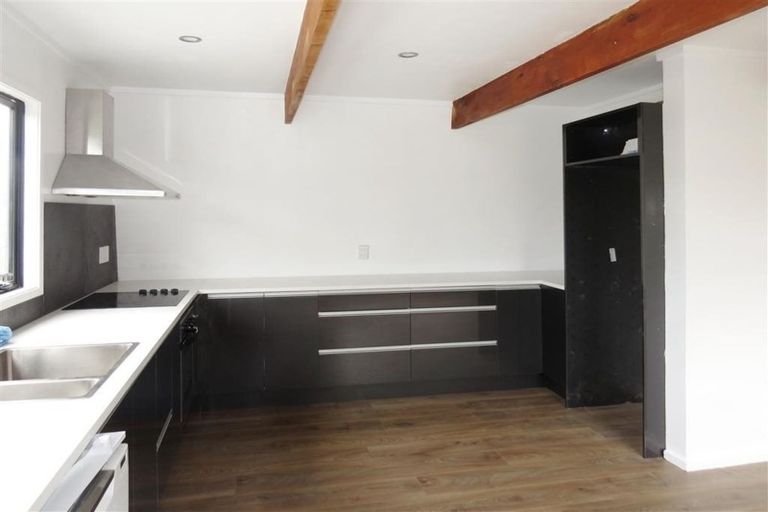 Photo of property in 1/17 Ribblesdale Road, Henderson, Auckland, 0612