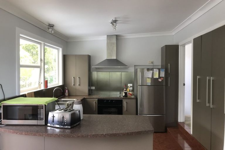 Photo of property in 59 Ravenwood Drive, Forrest Hill, Auckland, 0620