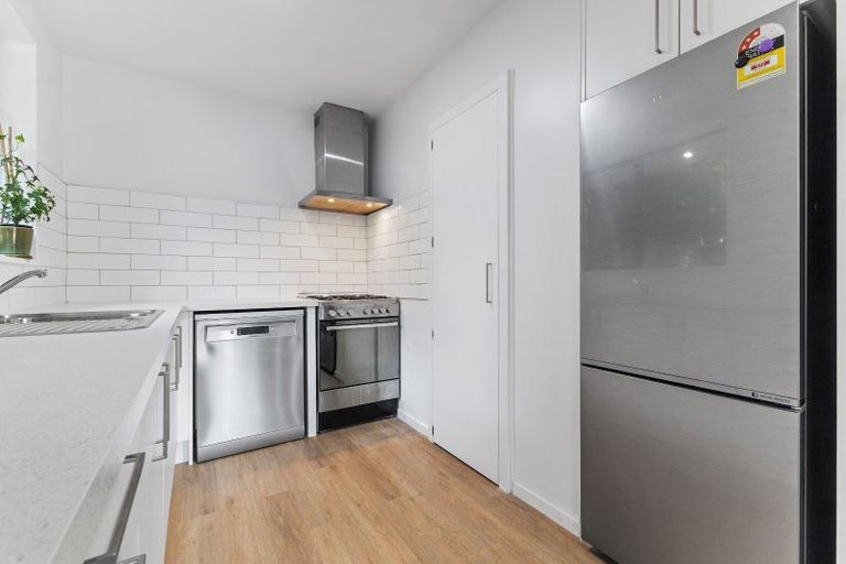 Photo of property in 1/3 Thornhill Place, Sockburn, Christchurch, 8042