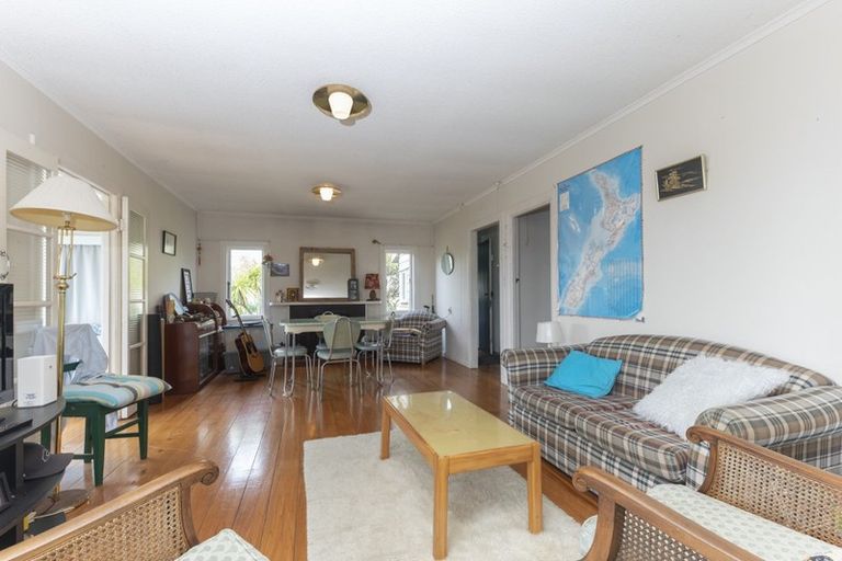 Photo of property in 29 Rayner Road, Piha, New Lynn, 0772