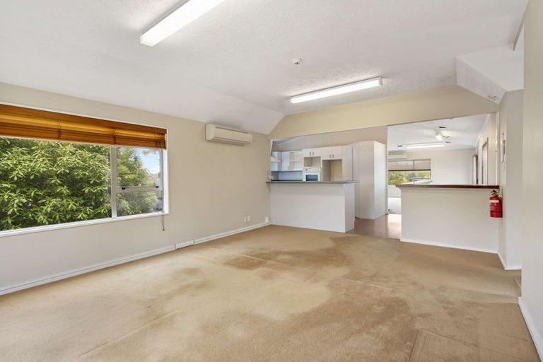Photo of property in 222 Memorial Avenue, Burnside, Christchurch, 8053