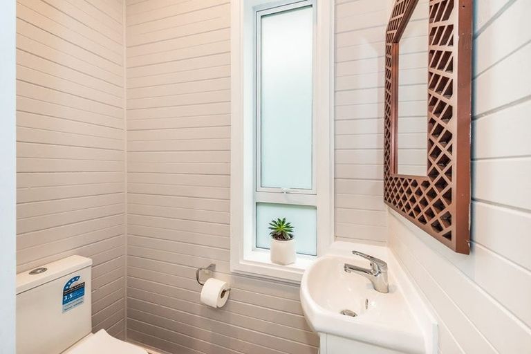 Photo of property in 65 Elizabeth Street, Waikanae, 5036