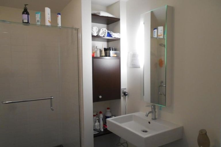 Photo of property in Montreaux Apartments, 5k/164 The Terrace, Wellington Central, Wellington, 6011