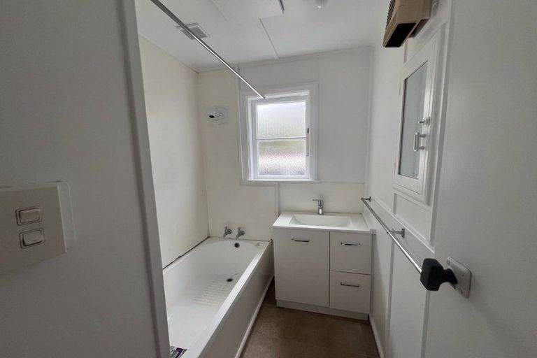 Photo of property in 20 Pitcairn Crescent, Bryndwr, Christchurch, 8053