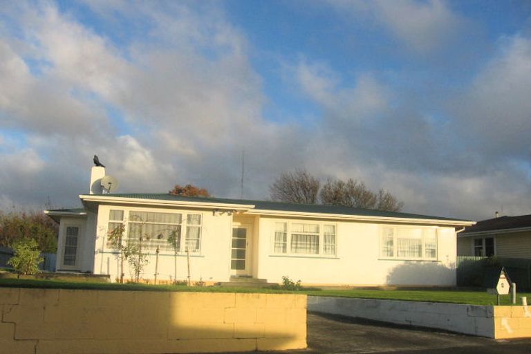 Photo of property in 4 Woburn Place, Takaro, Palmerston North, 4412