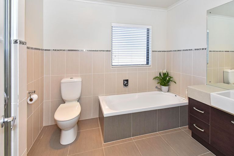 Photo of property in 8 Scotsmoor Drive, Wattle Downs, Auckland, 2103