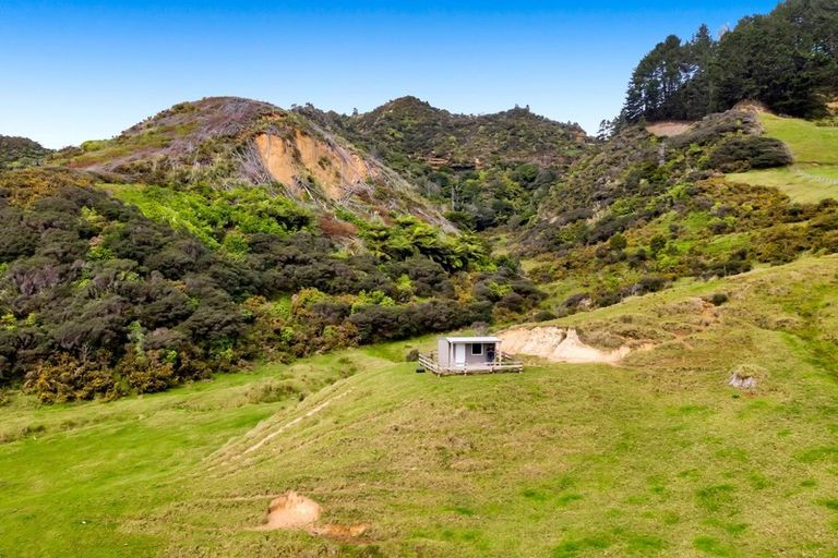 Photo of property in 2 Rapanui Road, Tongaporutu, Urenui, 4378